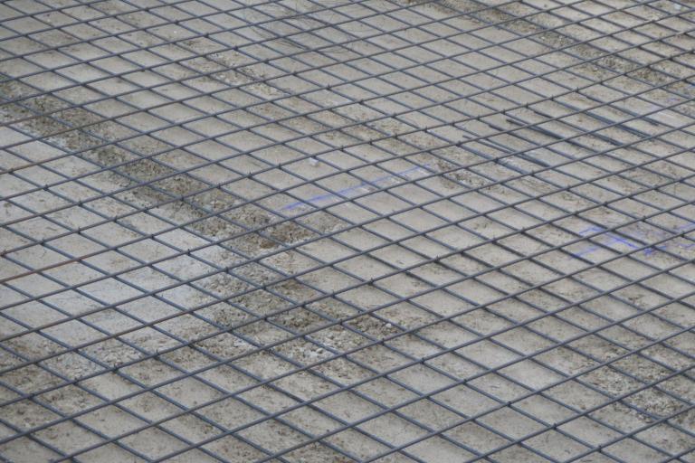 how to keep snakes away from chickens- mesh flooring